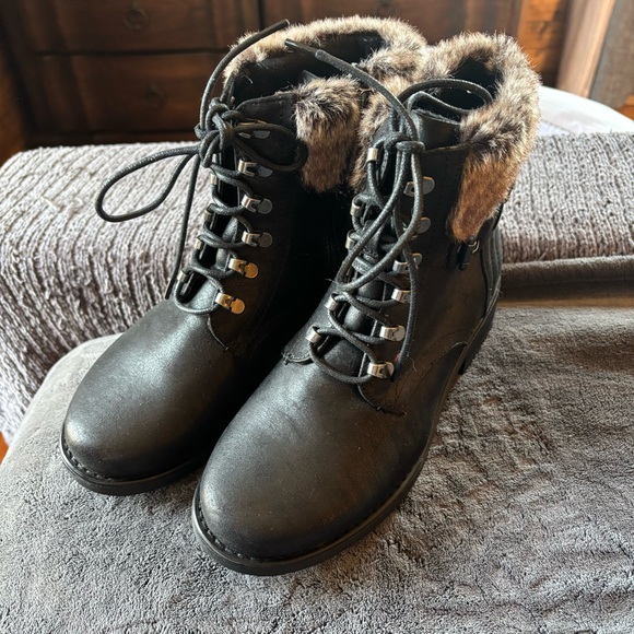 Torrid Size 9W Black Booties, Fur Lined Tops, New, Never Worn - Picture 6 of 8